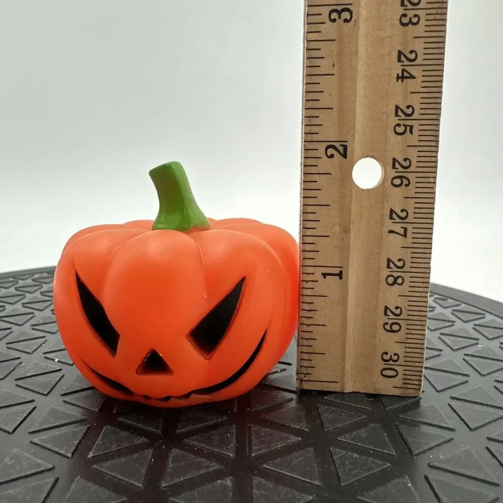 Jack-O-Lantern Halloween Flashing Light Mini Pumpkin